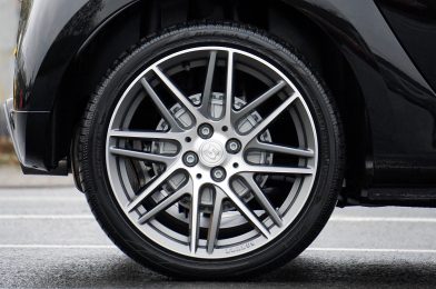 Cómo revisar los neumáticos del coche: 9 consejos a seguir